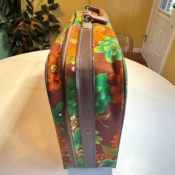 Vintage 60s soft case fabric suitcase, groovy brown, green floral, Japan luggage - Picture 4 of 12